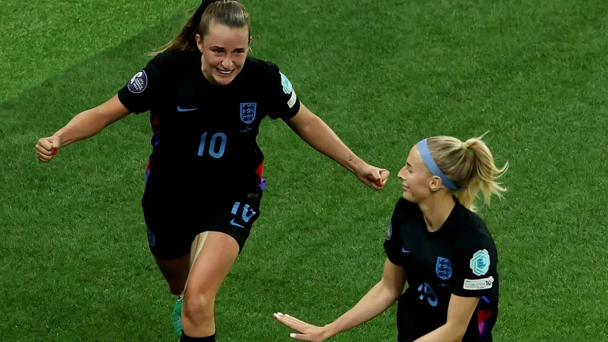 Manchester United Women: Olid's first WSL win and Toone's England omission